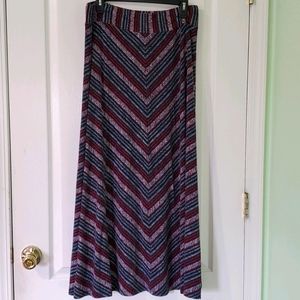 Westport Maxi Skirt size Large Navy, Red, White